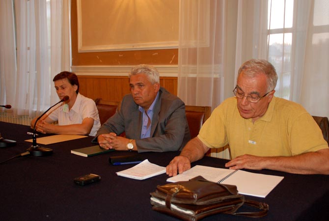 Gyűlés a civileknek a községházán képek 2015. syept. 23.